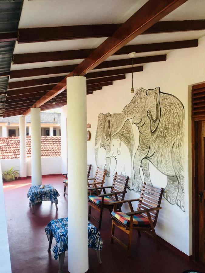 Sunrise Guest House & Restaurant Tangalle Extérieur photo