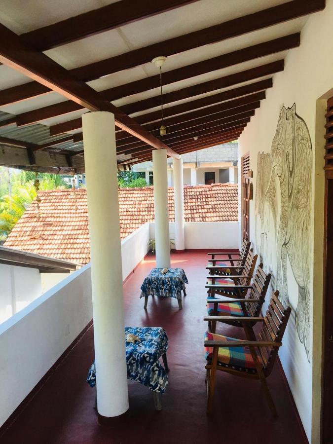 Sunrise Guest House & Restaurant Tangalle Extérieur photo