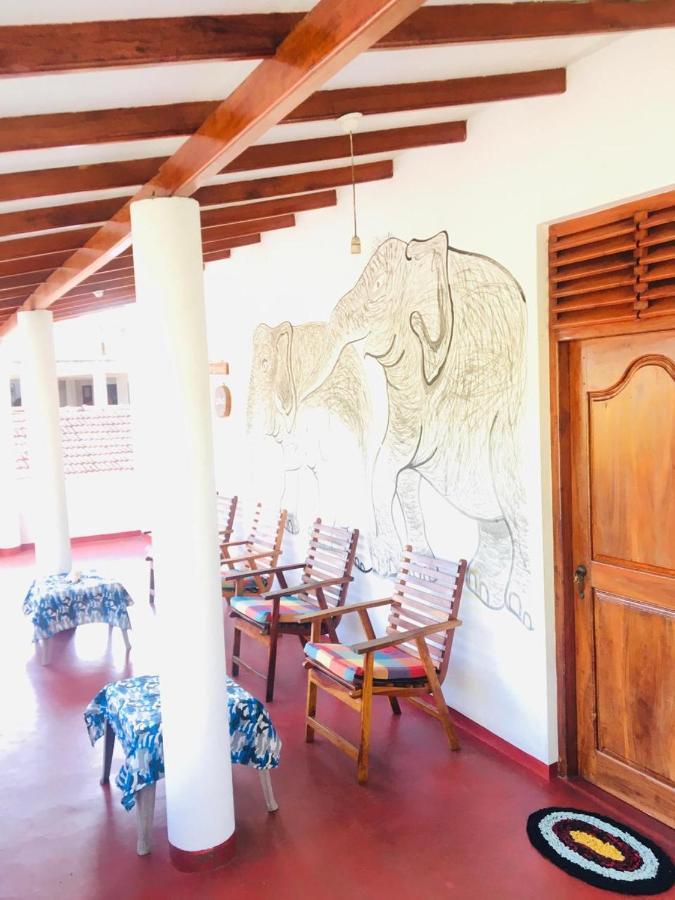 Sunrise Guest House & Restaurant Tangalle Extérieur photo