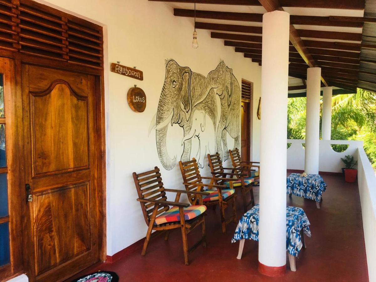 Sunrise Guest House & Restaurant Tangalle Extérieur photo