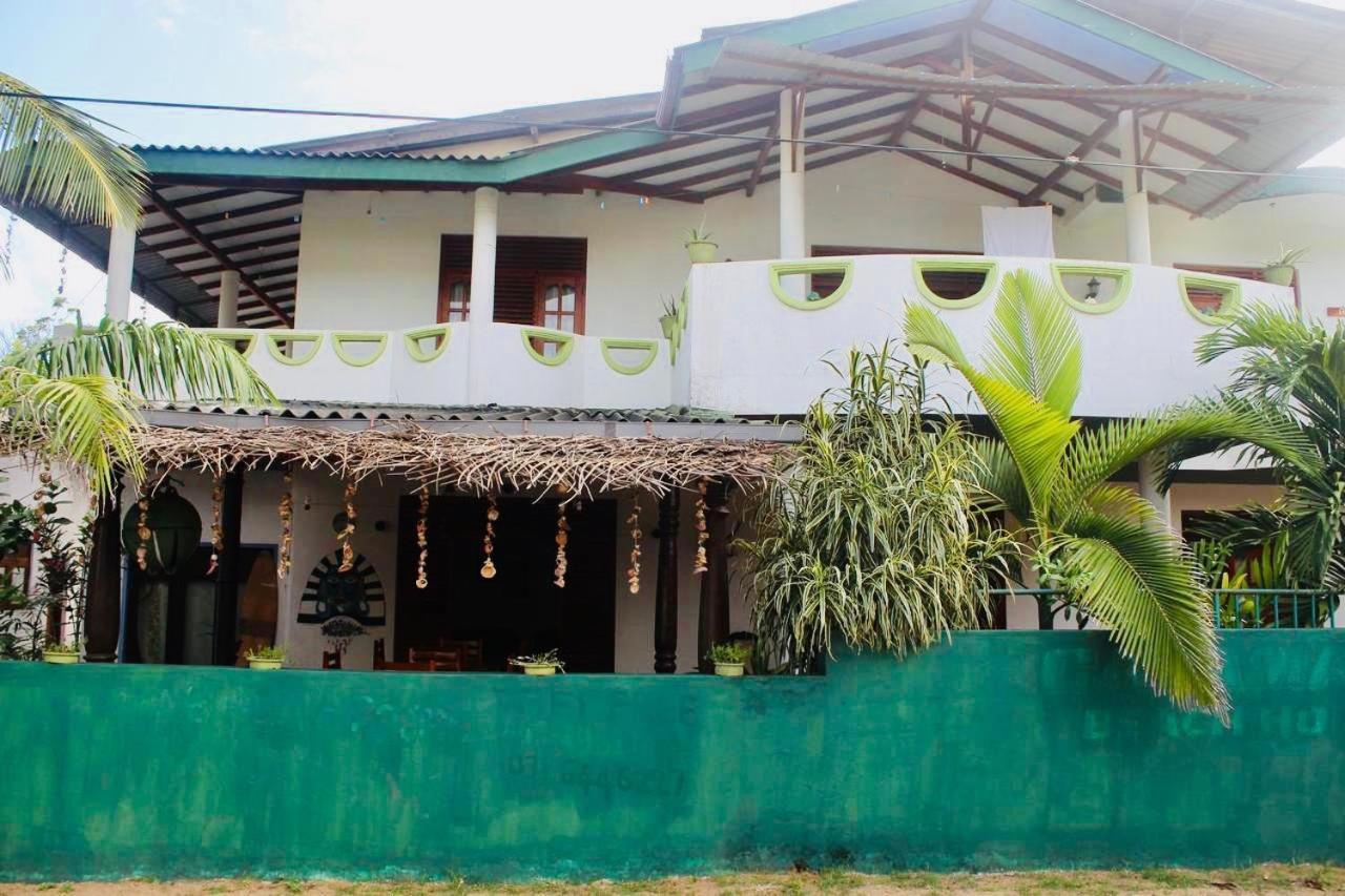 Sunrise Guest House & Restaurant Tangalle Extérieur photo